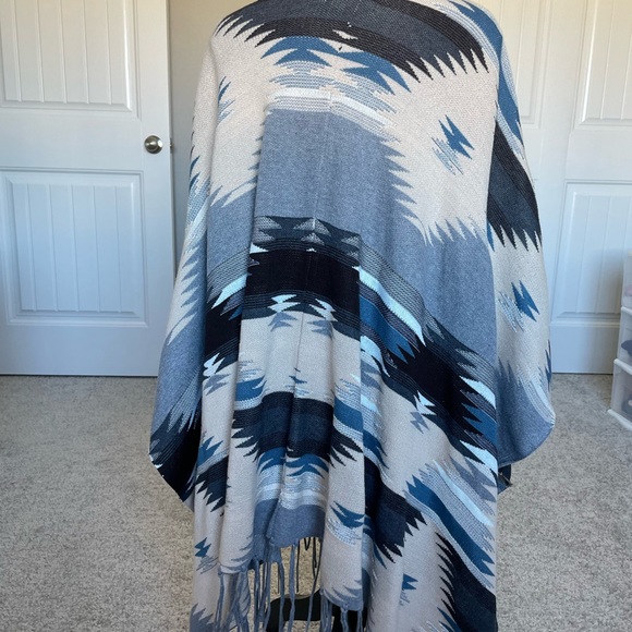 NWT free size poncho - Picture 4 of 4